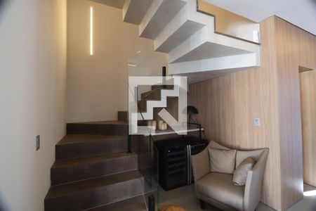 Casa de condomínio à venda com 232m², 4 quartos e 2 vagasEscada