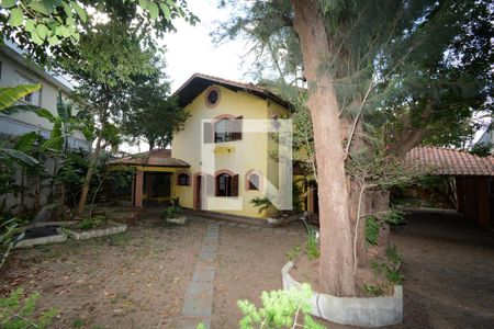 Casa para alugar com 600m², 5 quartos e 8 vagasQuintal