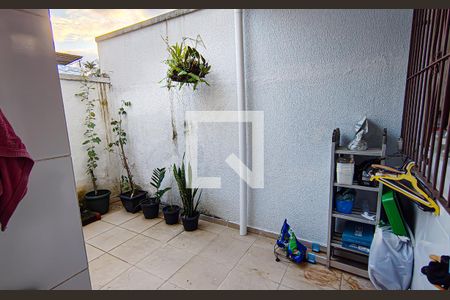 Casa à venda com 98m², 2 quartos e 2 vagasárea de serviço