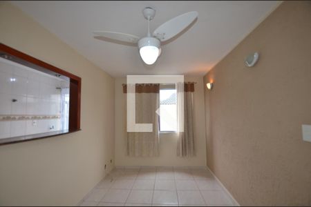 Sala de apartamento para alugar com 2 quartos, 54m² em Jardim Sulacap, Rio de Janeiro