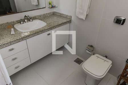 Apartamento à venda com 263m², 3 quartos e 1 vaga Apartamento à venda com 263m², 3 quartos e 1 vagaBanheiro 1