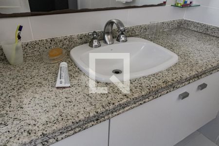 Apartamento à venda com 263m², 3 quartos e 1 vaga Apartamento à venda com 263m², 3 quartos e 1 vagaBanheiro 1