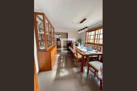 Casa à venda com 4 quartos, 220m² em Jardim Avelino, São Paulo