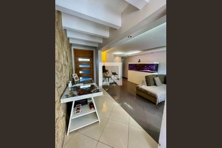 Casa à venda com 4 quartos, 220m² em Jardim Avelino, São Paulo