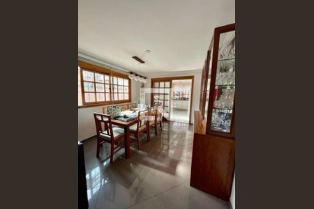 Casa à venda com 4 quartos, 220m² em Jardim Avelino, São Paulo