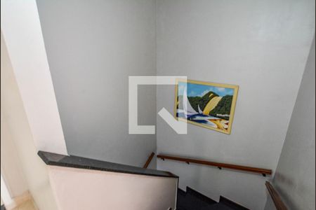Casa à venda com 178m², 3 quartos e 4 vagasEscada