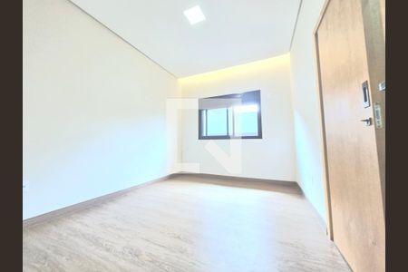 Casa de condomínio à venda com 225m², 4 quartos e 4 vagas Casa de condomínio à venda com 225m², 4 quartos e 4 vagasQuarto 1