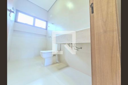 Casa de condomínio à venda com 225m², 4 quartos e 4 vagas Casa de condomínio à venda com 225m², 4 quartos e 4 vagasBanheiro da Suíte 1