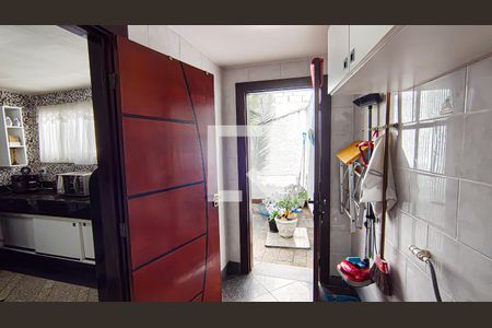 Casa à venda com 199m², 5 quartos e 1 vaga Casa à venda com 199m², 5 quartos e 1 vagaarea de serviço