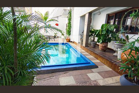 Casa à venda com 199m², 5 quartos e 1 vaga Casa à venda com 199m², 5 quartos e 1 vagaÁrea comum