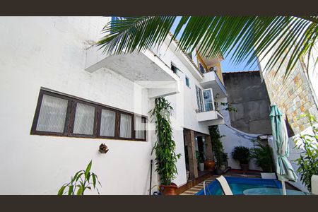 Casa à venda com 199m², 5 quartos e 1 vaga Casa à venda com 199m², 5 quartos e 1 vagaÁrea comum