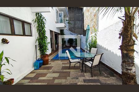 Casa à venda com 199m², 5 quartos e 1 vaga Casa à venda com 199m², 5 quartos e 1 vagaÁrea comum