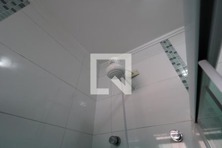 Casa de condomínio à venda com 132m², 2 quartos e 2 vagasBanheiro Social - Chuveiro