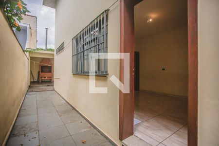 Casa de condomínio à venda com 293m², 5 quartos e 4 vagas Casa de condomínio à venda com 293m², 5 quartos e 4 vagasCorredor Lateral