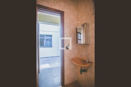 Casa de condomínio à venda com 293m², 5 quartos e 4 vagas Casa de condomínio à venda com 293m², 5 quartos e 4 vagasBanheiro de Serviço