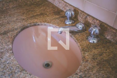 Casa de condomínio à venda com 293m², 5 quartos e 4 vagas Casa de condomínio à venda com 293m², 5 quartos e 4 vagasBanheiro Suíte