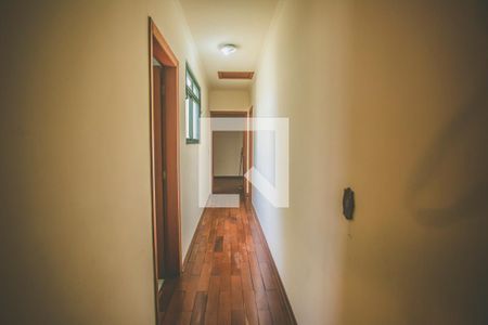 Casa de condomínio à venda com 293m², 5 quartos e 4 vagas Casa de condomínio à venda com 293m², 5 quartos e 4 vagasCorredor - Quartos