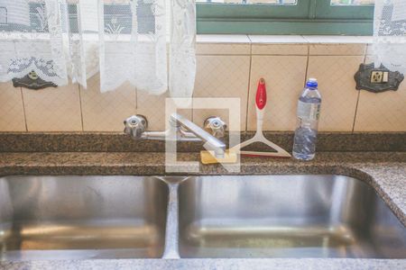 Casa de condomínio à venda com 293m², 5 quartos e 4 vagas Casa de condomínio à venda com 293m², 5 quartos e 4 vagasCozinha