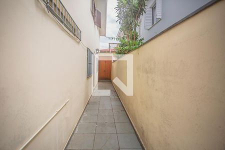 Casa de condomínio à venda com 293m², 5 quartos e 4 vagas Casa de condomínio à venda com 293m², 5 quartos e 4 vagasCorredor Lateral