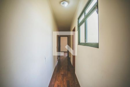 Casa de condomínio à venda com 293m², 5 quartos e 4 vagas Casa de condomínio à venda com 293m², 5 quartos e 4 vagasCorredor - Quartos