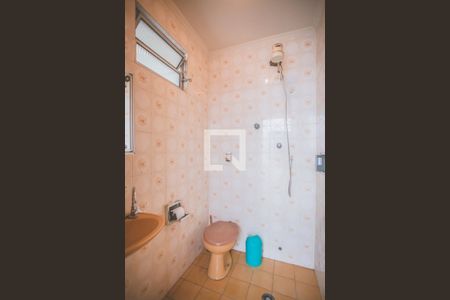 Casa de condomínio à venda com 293m², 5 quartos e 4 vagas Casa de condomínio à venda com 293m², 5 quartos e 4 vagasBanheiro de Serviço