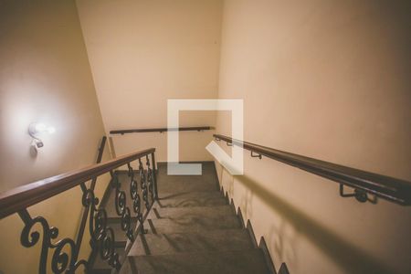 Casa de condomínio à venda com 293m², 5 quartos e 4 vagas Casa de condomínio à venda com 293m², 5 quartos e 4 vagasEscadas