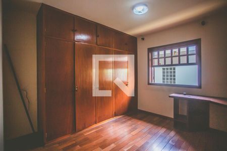 Casa de condomínio à venda com 293m², 5 quartos e 4 vagas Casa de condomínio à venda com 293m², 5 quartos e 4 vagasQuarto 5