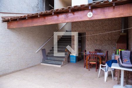 Casa à venda com 140m², 3 quartos e 2 vagasÁrea externa 