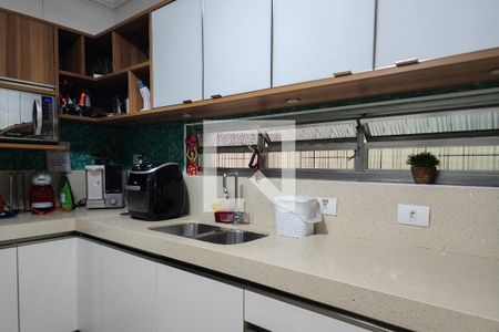 Casa à venda com 305m², 4 quartos e 3 vagasCozinha 