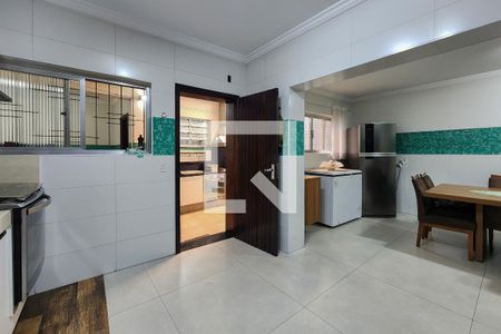 Casa à venda com 305m², 4 quartos e 3 vagasCozinha 