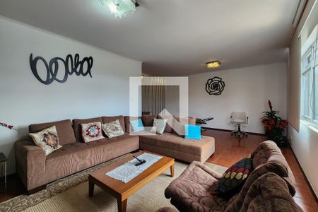 Casa à venda com 305m², 4 quartos e 3 vagasSala de TV