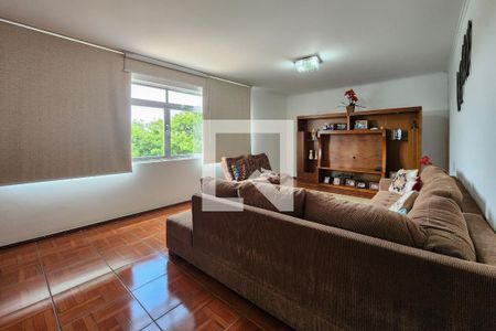 Casa à venda com 305m², 4 quartos e 3 vagasSala de TV