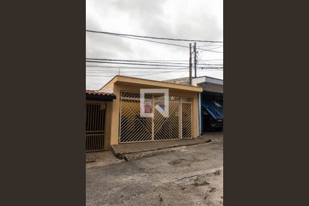 Casa à venda com 200m², 6 quartos e 1 vaga Casa à venda com 200m², 6 quartos e 1 vagaFachada