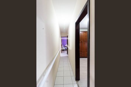 Casa à venda com 200m², 6 quartos e 1 vaga Casa à venda com 200m², 6 quartos e 1 vagaCorredor