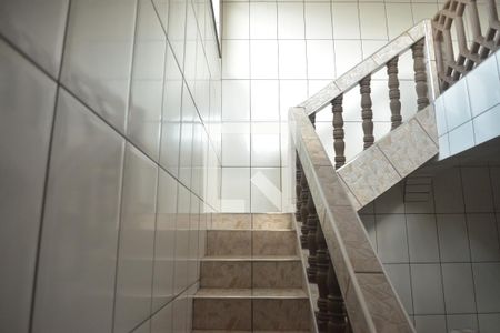 Casa para alugar com 240m², 4 quartos e 2 vagasEscada