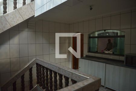 Casa para alugar com 240m², 4 quartos e 2 vagasEscada