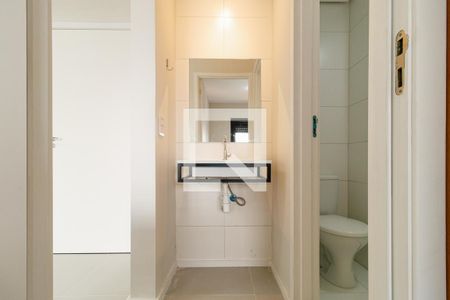 Banheiro de apartamento para alugar com 1 quarto, 28m² em Vila Mazzei, São Paulo