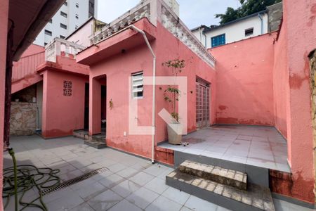 Quintal e área de serviço de casa à venda com 3 quartos, 350m² em Cambuci, São Paulo