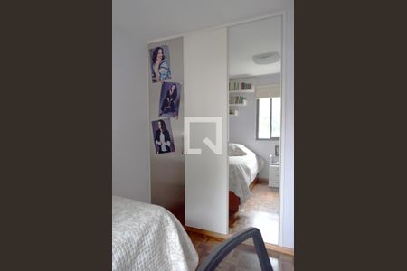 Apartamento à venda com 102m², 4 quartos e 2 vagasQuarto 2
