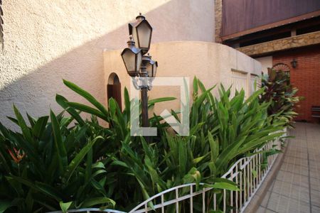 Casa à venda com 298m², 4 quartos e 2 vagasQuintal e Jardim