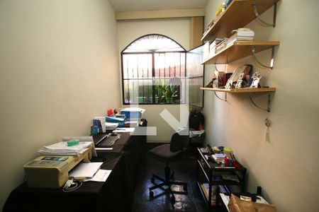 Casa à venda com 298m², 4 quartos e 2 vagasEscritório