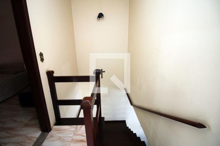 Casa à venda com 298m², 4 quartos e 2 vagasEscada 2º piso