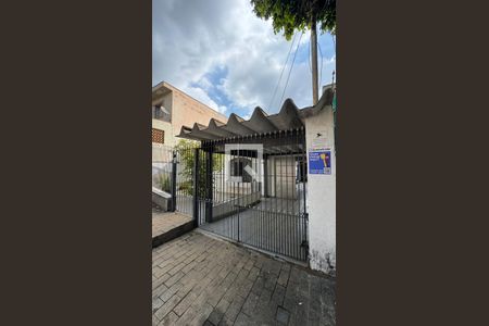 Casa à venda com 167m², 4 quartos e 4 vagas Casa à venda com 167m², 4 quartos e 4 vagasFachada