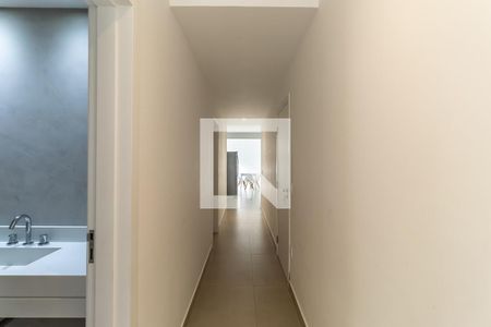 Casa de condomínio à venda com 290m², 4 quartos e 2 vagasCorredor