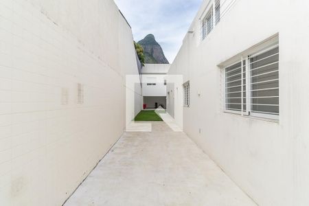 Casa de condomínio à venda com 290m², 4 quartos e 2 vagasÁrea Externa
