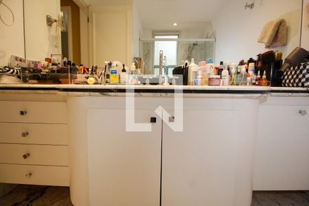 Apartamento para alugar com 278m², 4 quartos e 4 vagasBanheiro da Suíte