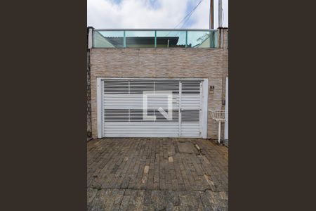 Casa à venda com 165m², 3 quartos e 2 vagas Casa à venda com 165m², 3 quartos e 2 vagasFachada