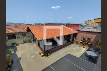 Casa à venda com 720m², 3 quartos e 16 vagas Casa à venda com 720m², 3 quartos e 16 vagasÁrea externa