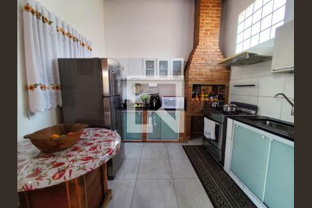 Casa à venda com 720m², 3 quartos e 16 vagas Casa à venda com 720m², 3 quartos e 16 vagasÁrea externa