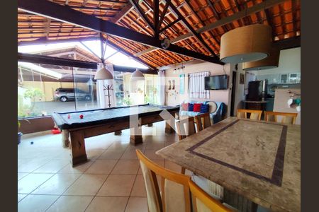 Casa à venda com 720m², 3 quartos e 16 vagas Casa à venda com 720m², 3 quartos e 16 vagasÁrea externa